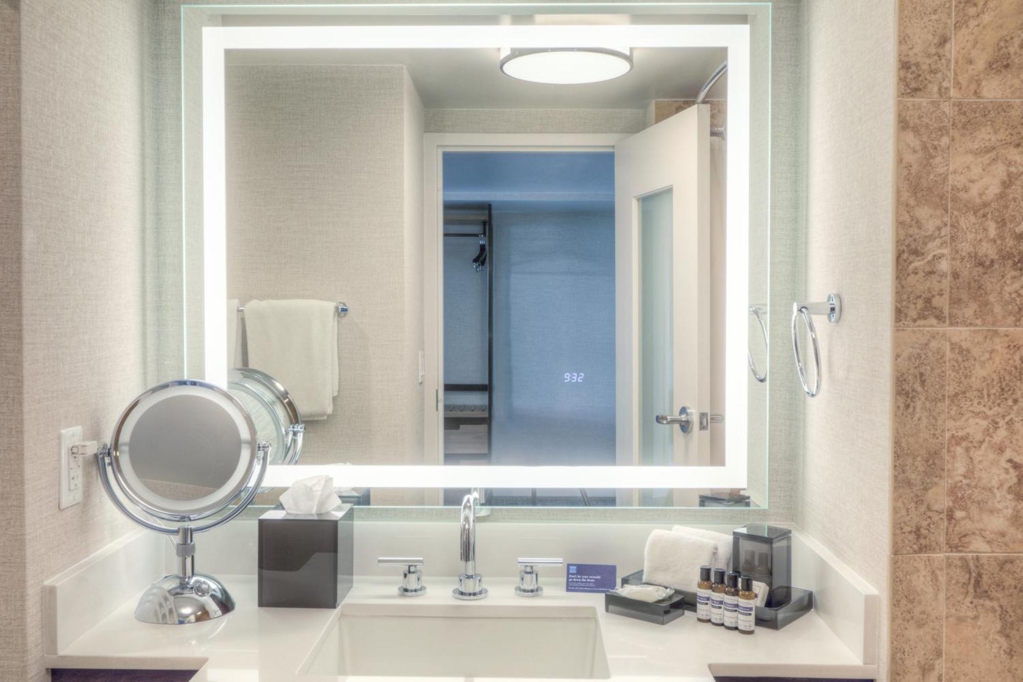 Queen Room with Two Queen Beds and Accessible Shower,1589505246:JPEG